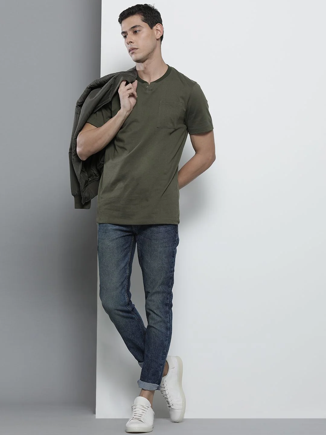 The Indian Garage Co Men Blue Slim Fit Light Fade Stretchable Jeans - Image 5