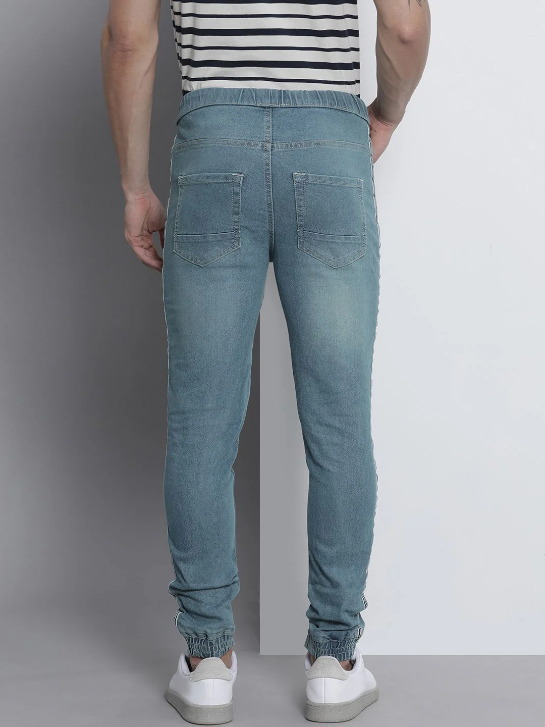 The Indian Garage Co Men Blue Slim Fit Light Fade Stretchable Jogger Jeans - Image 3