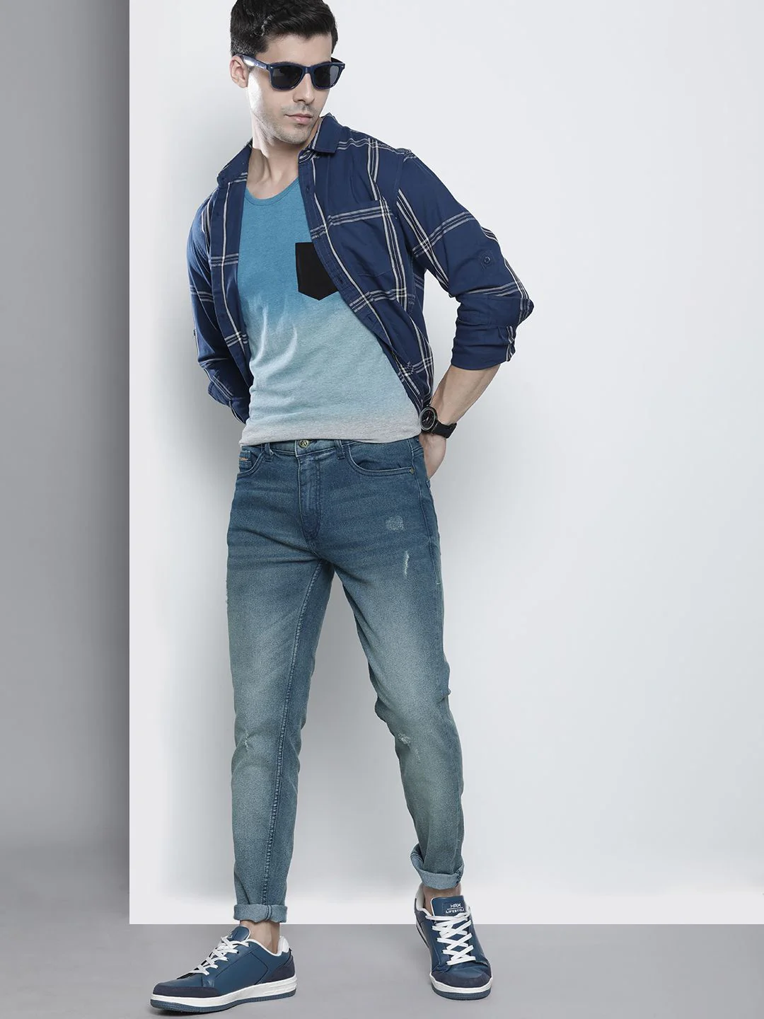 The Indian Garage Co Men Blue Slim Fit Low Distress Light Fade Ombre Stretchable Jeans - Image 5