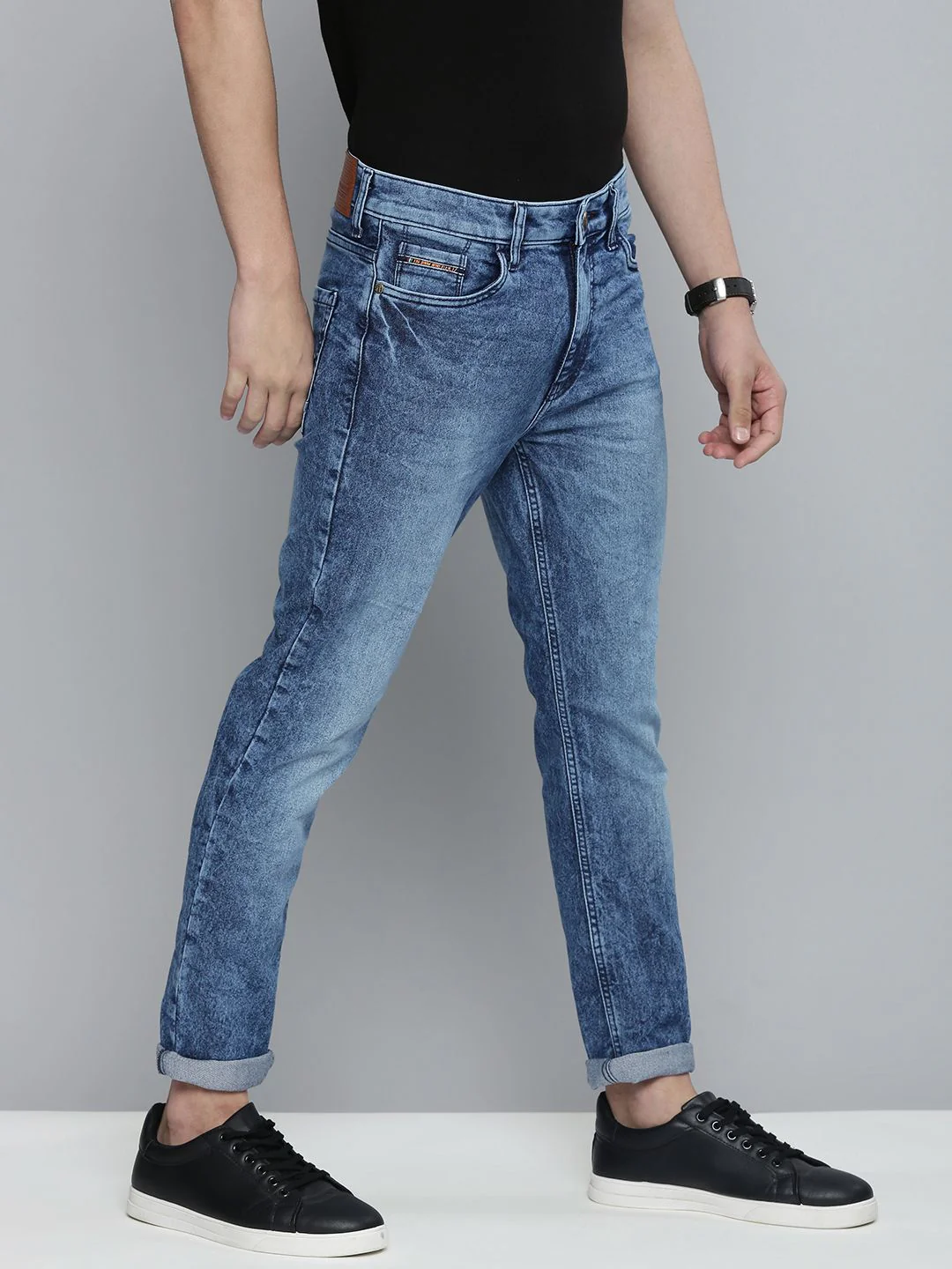 The Indian Garage Co Men Blue Slim Fit Mildly Distressed Light Fade Stretchable Jeans - Image 2
