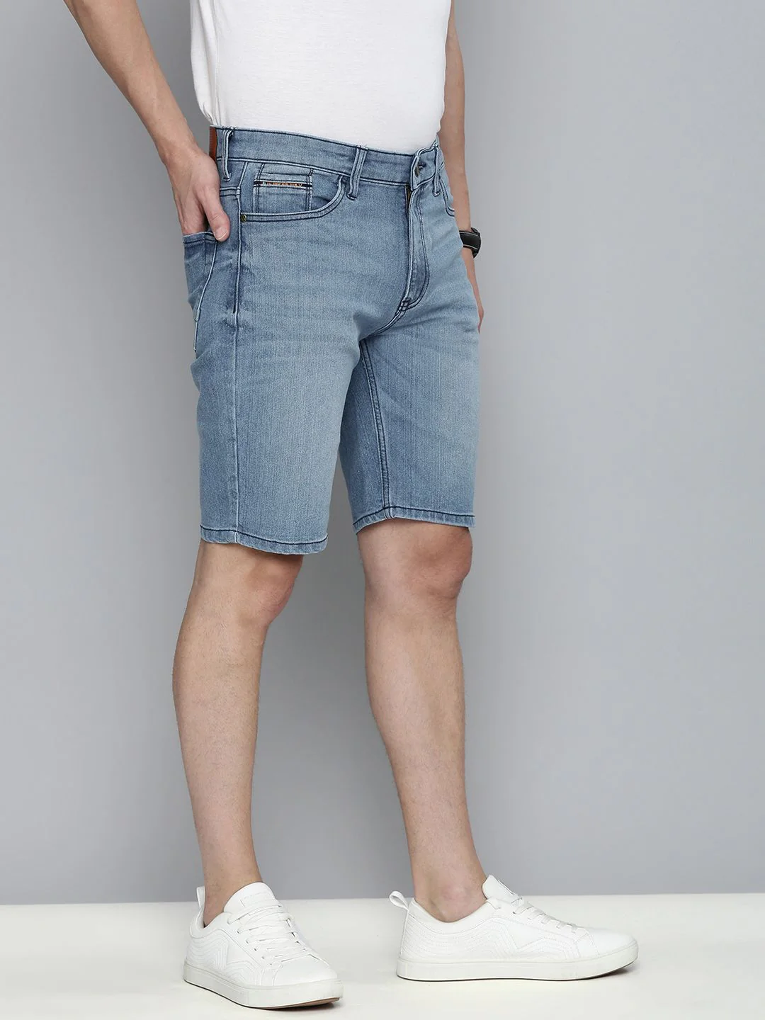 The Indian Garage Co Men Blue Washed Slim Fit Denim Shorts - Image 2
