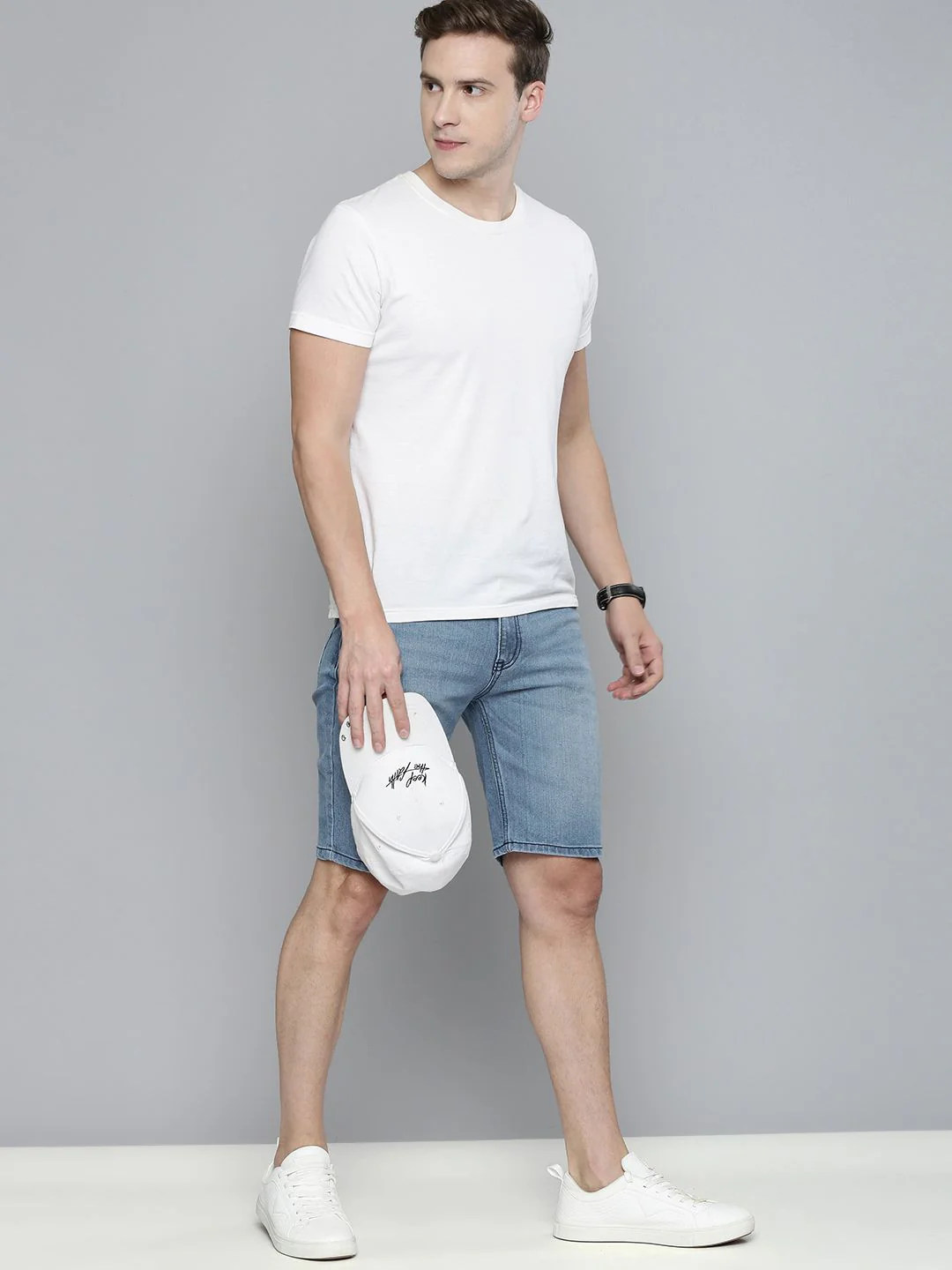 The Indian Garage Co Men Blue Washed Slim Fit Denim Shorts - Image 5