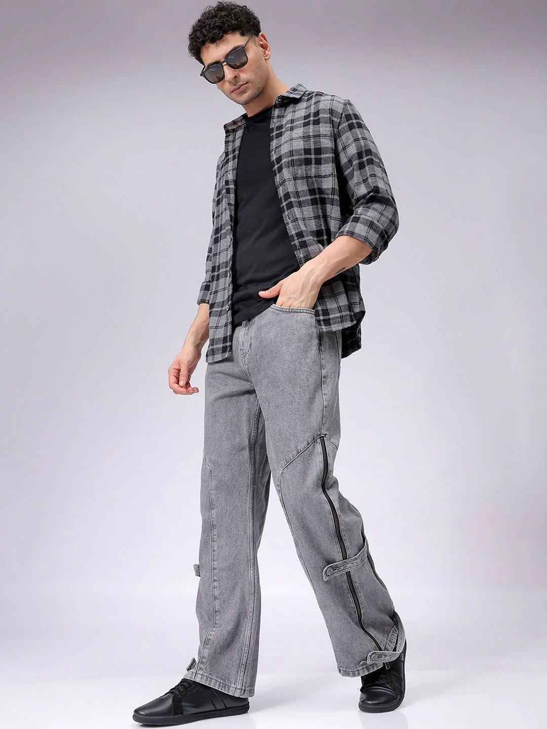 The Indian Garage Co Men Bootcut Loose Fit Convertible Jeans - Image 4