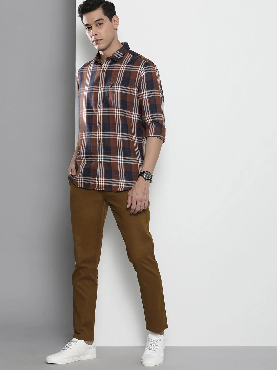The Indian Garage Co Men Brown Slim Fit Linen Trousers - Image 5