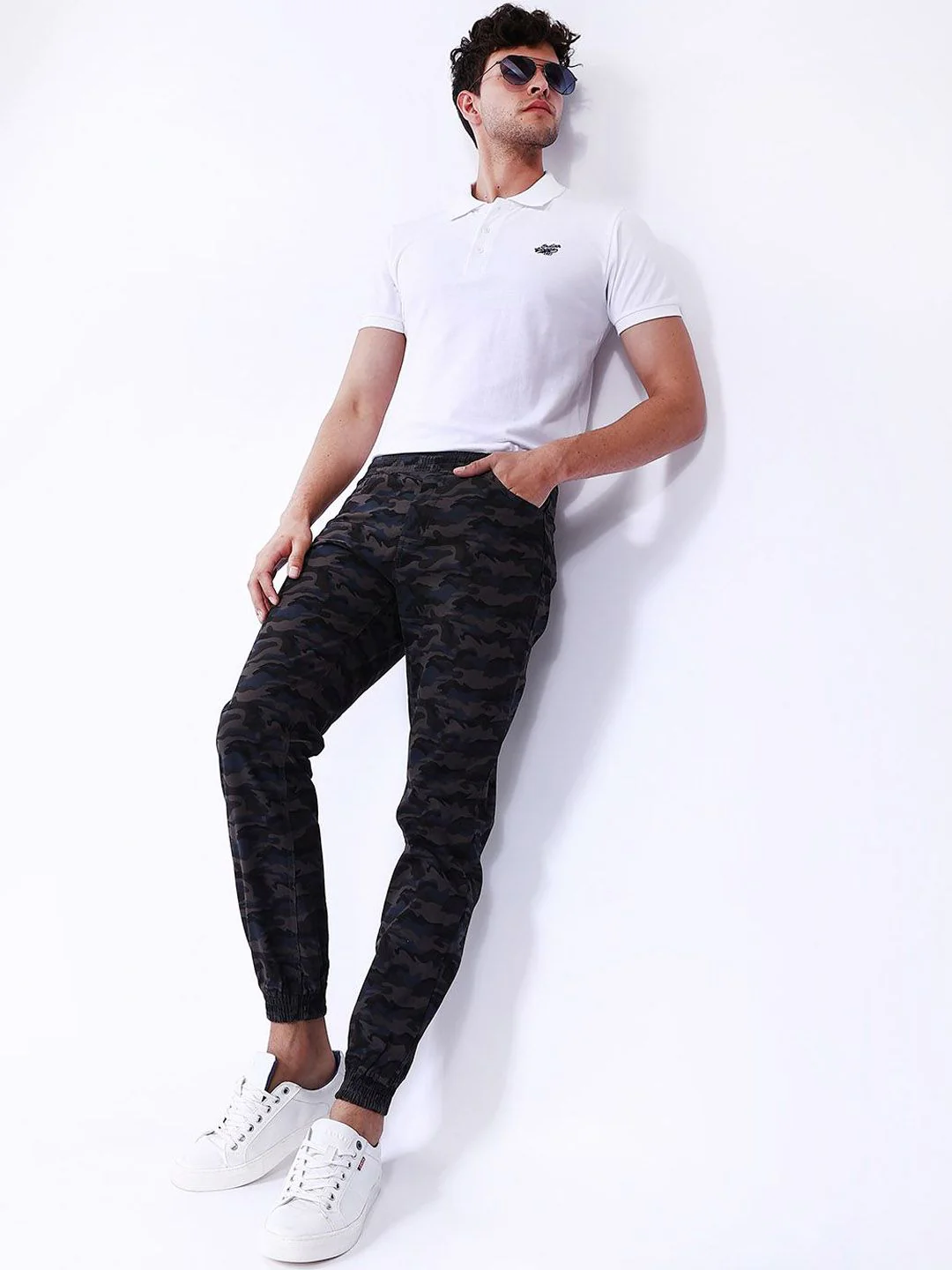 The Indian Garage Co Men Camouflage Printed Cotton Slim Fit Joggers Trousers - Image 5