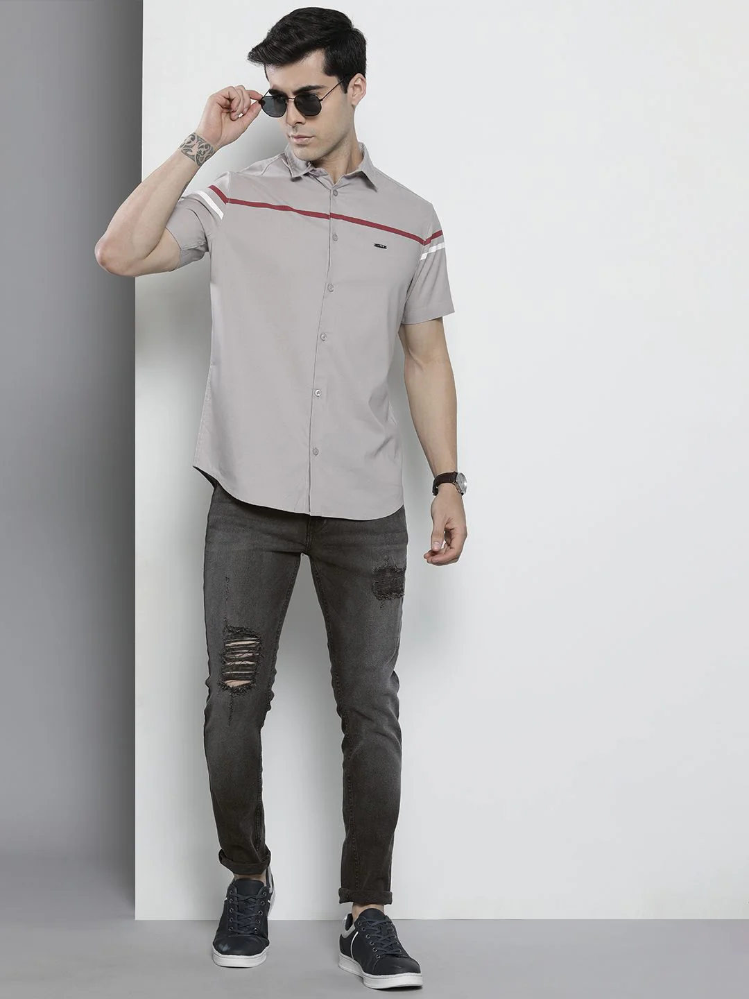 The Indian Garage Co Men Charcoal Slim Fit Low Distress Light Fade Stretchable Jeans - Image 5