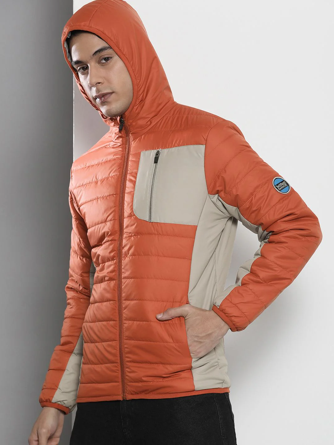 The Indian Garage Co Men Colourblock Hooded Slim Fit Puffer Jacket - Image 3