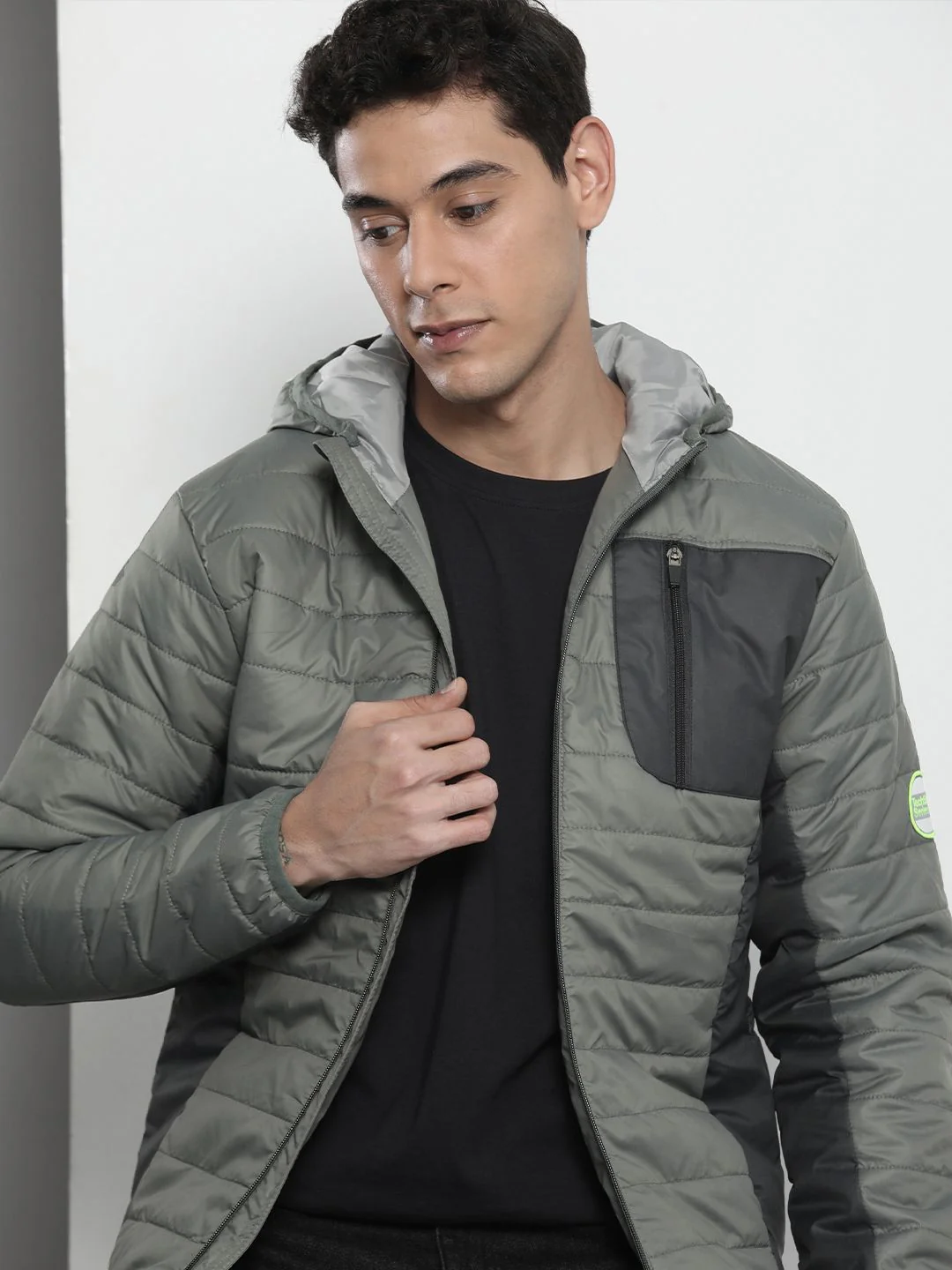 The Indian Garage Co Men Colourblock Hooded Slim Fit Puffer Jacket