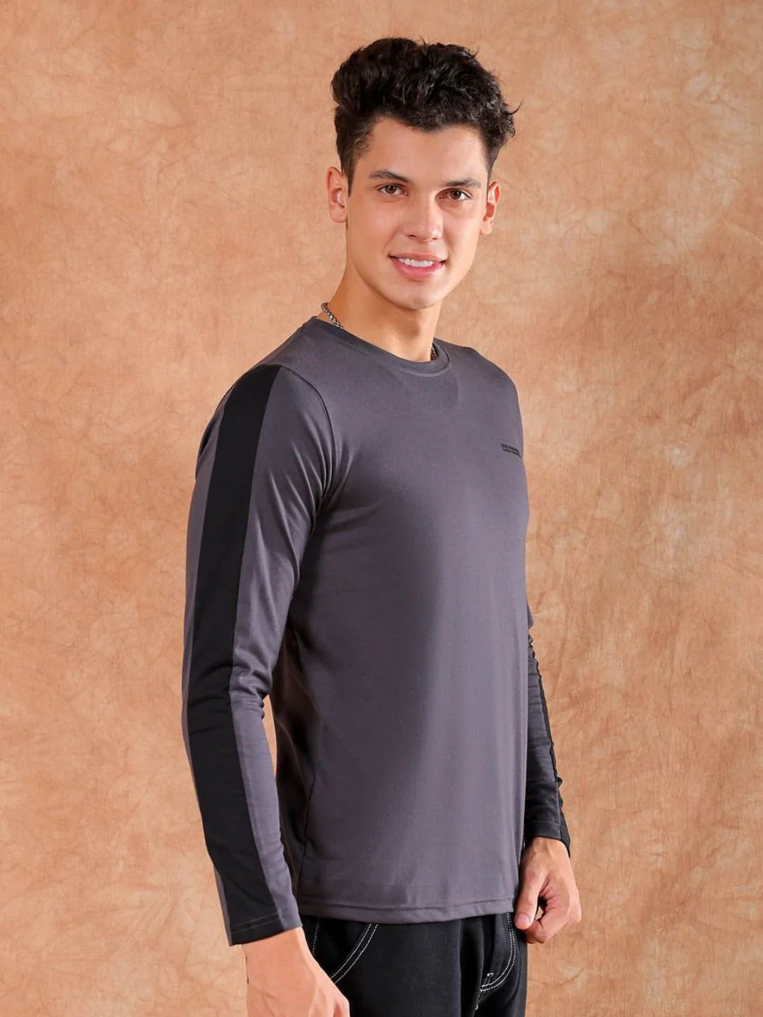 The Indian Garage Co Men Colourblocked Round Neck Slim Fit T-shirt - Image 3