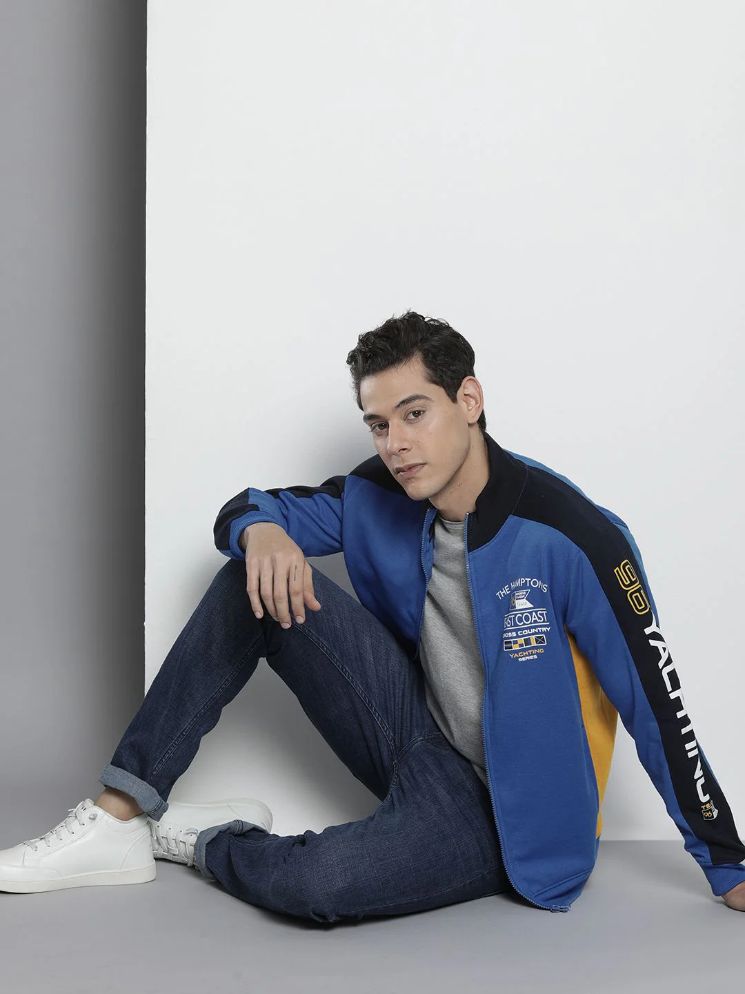 The Indian Garage Co Men Colourblocked Sweatshirt - Image 4