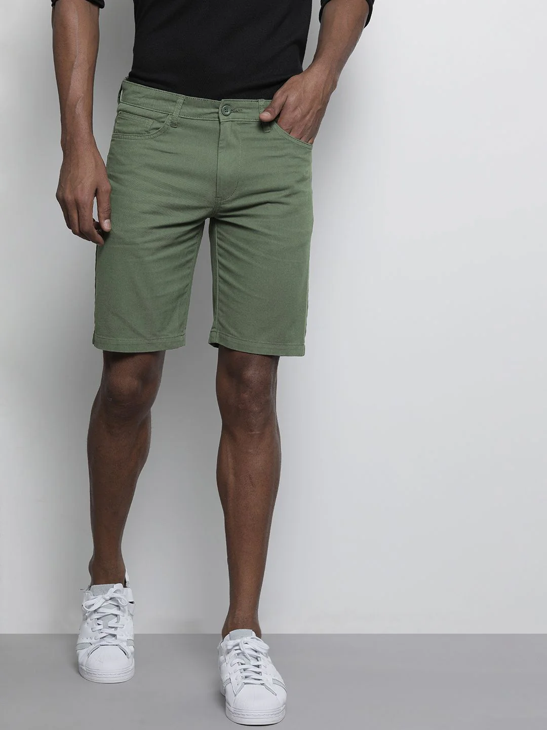 The Indian Garage Co Men Green Slim Fit Chino Shorts - Image 2
