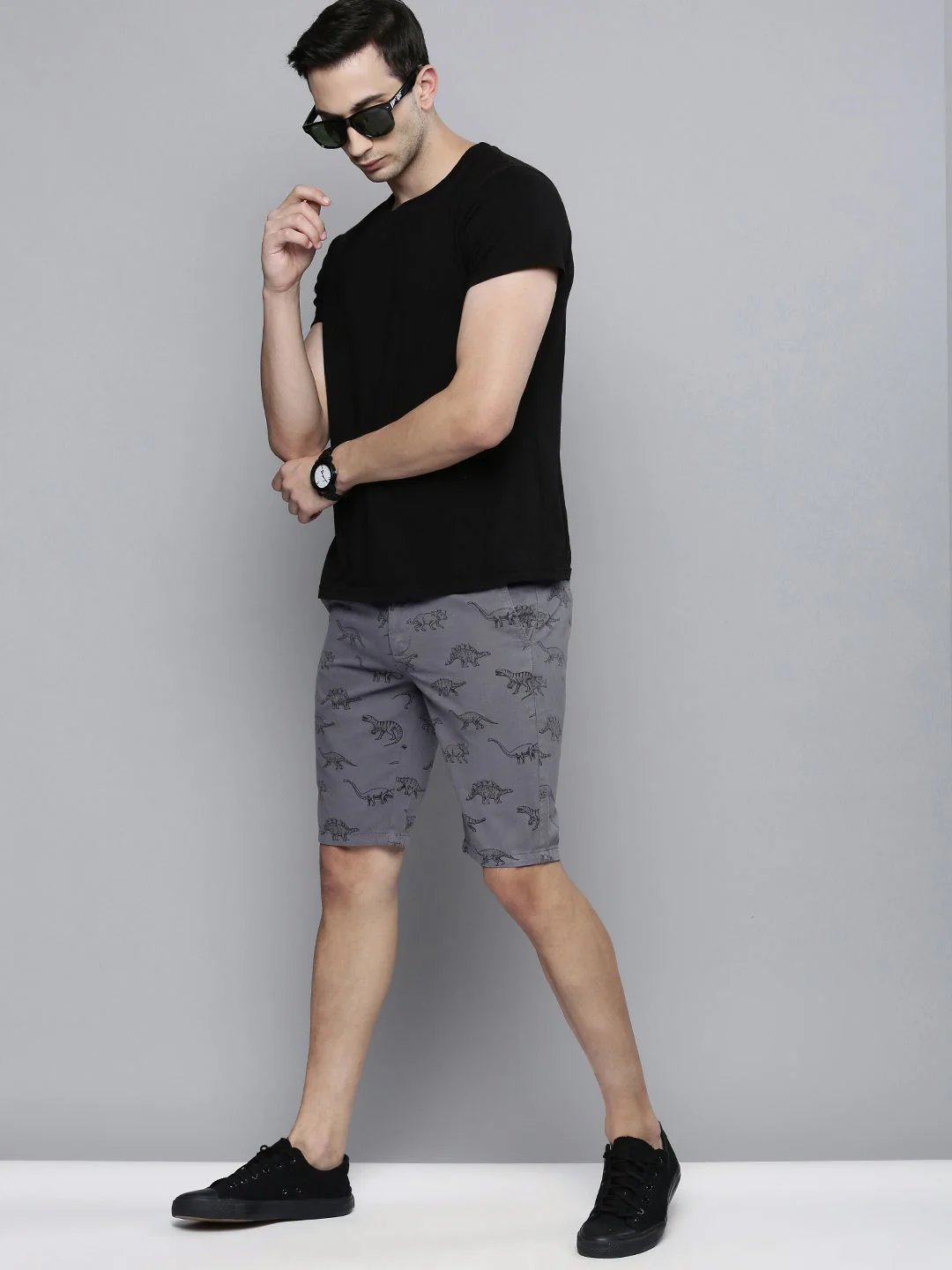 The Indian Garage Co Men Grey Animal Printed Slim Fit Regular Shorts - Image 5