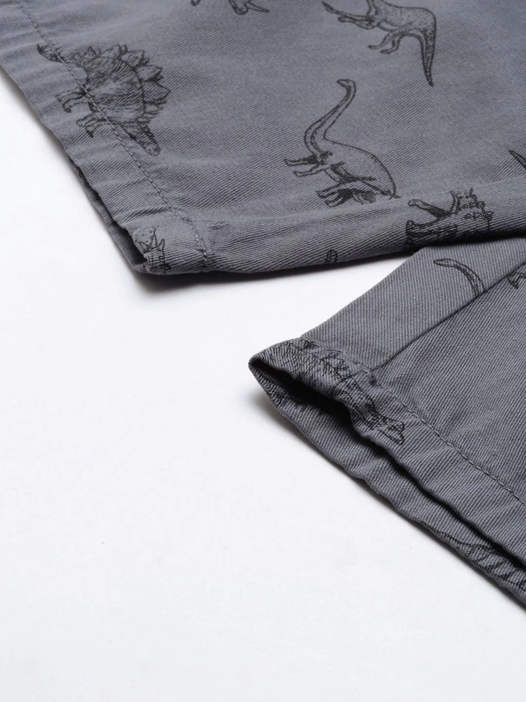 The Indian Garage Co Men Grey Animal Printed Slim Fit Regular Shorts - Image 7
