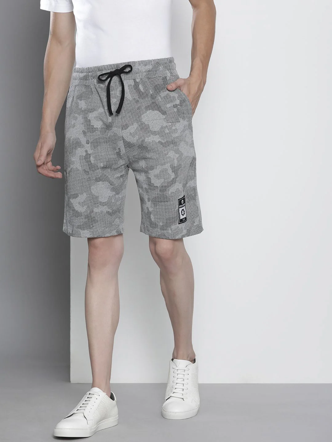 The Indian Garage Co Men Grey & Black Geometric Printed Shorts - Image 2