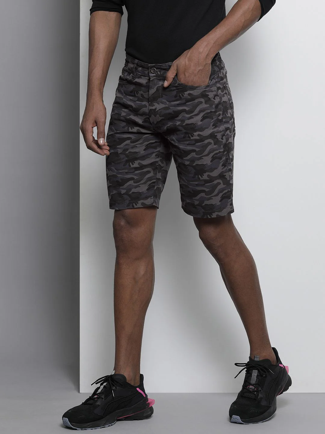 The Indian Garage Co Men Grey Printed Slim Fit Chino Shorts - Image 2