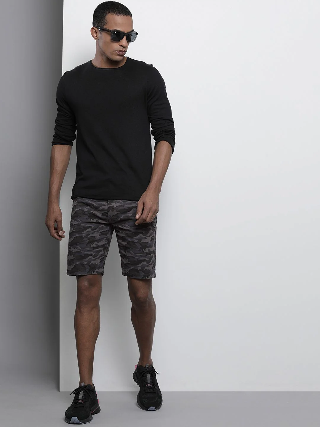 The Indian Garage Co Men Grey Printed Slim Fit Chino Shorts - Image 5
