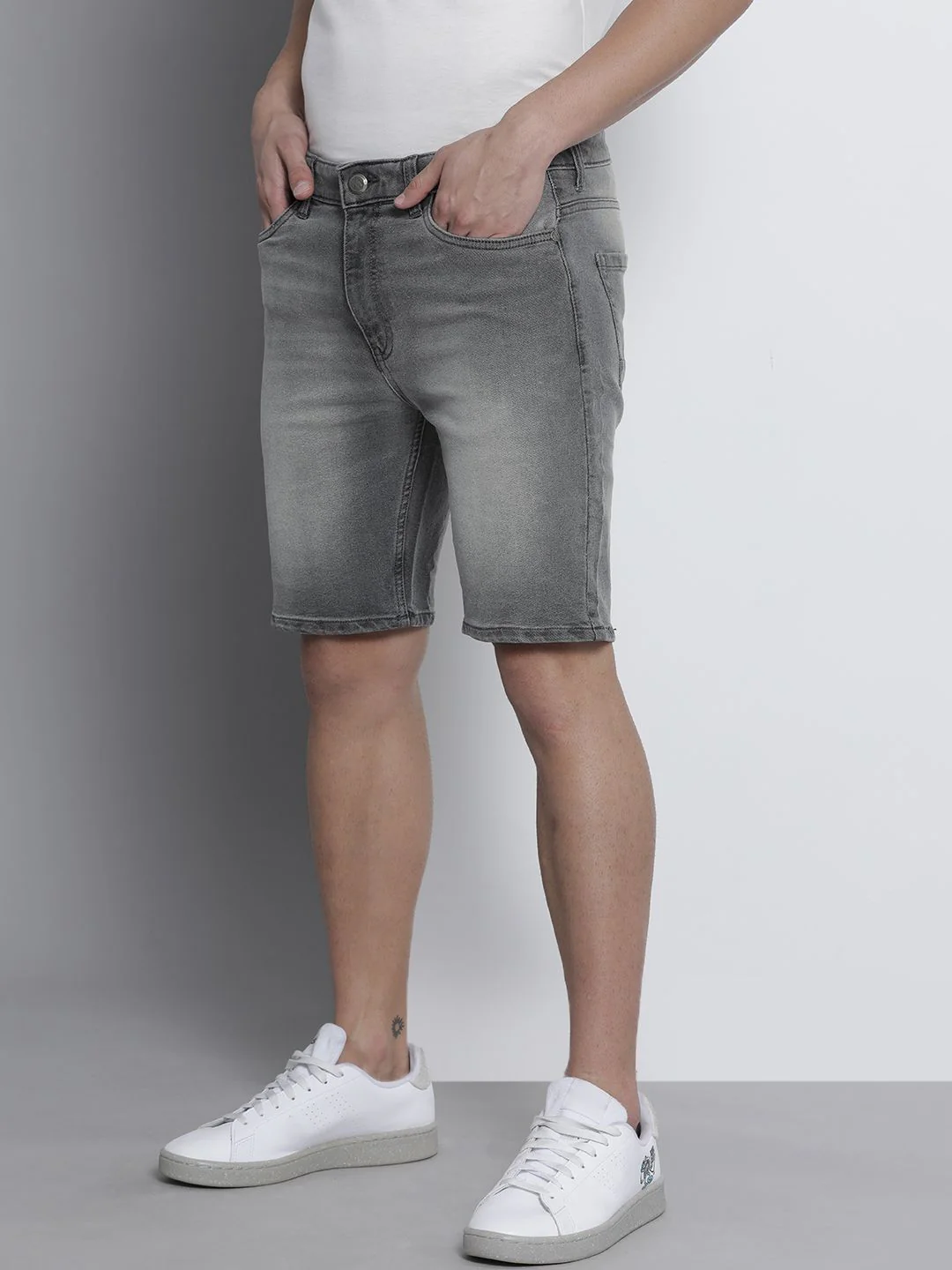 The Indian Garage Co Men Grey Slim Fit Denim Shorts - Image 2