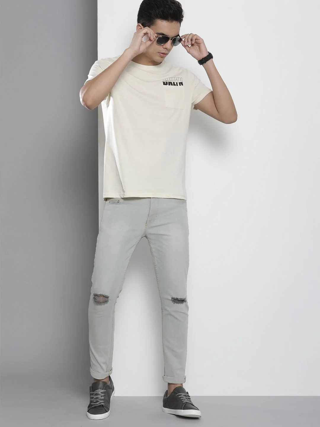 The Indian Garage Co Men Grey Slim Fit Slash Knee Stretchable Heavy Fade Stretchable Jeans - Image 5