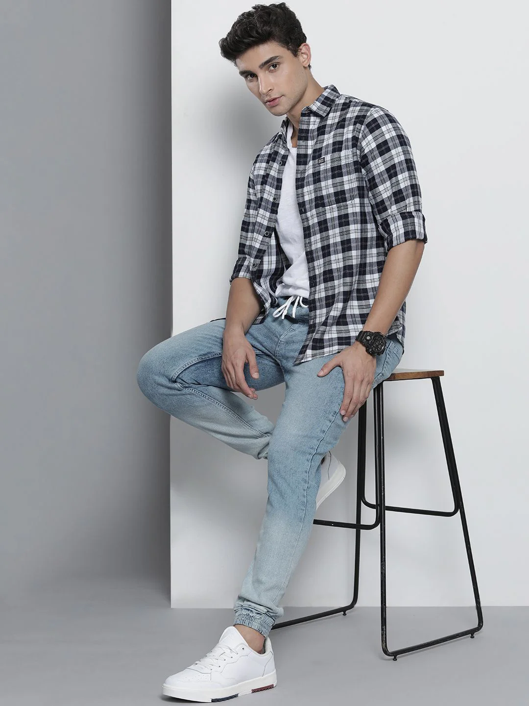 The Indian Garage Co Men Jogger Mid-Rise Heavy Fade Stretchable Jeans