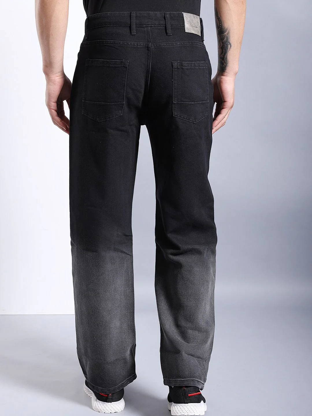 The Indian Garage Co Men Light Fade Mid-Rise Loose Baggy Fit Stretchable Jeans - Image 3