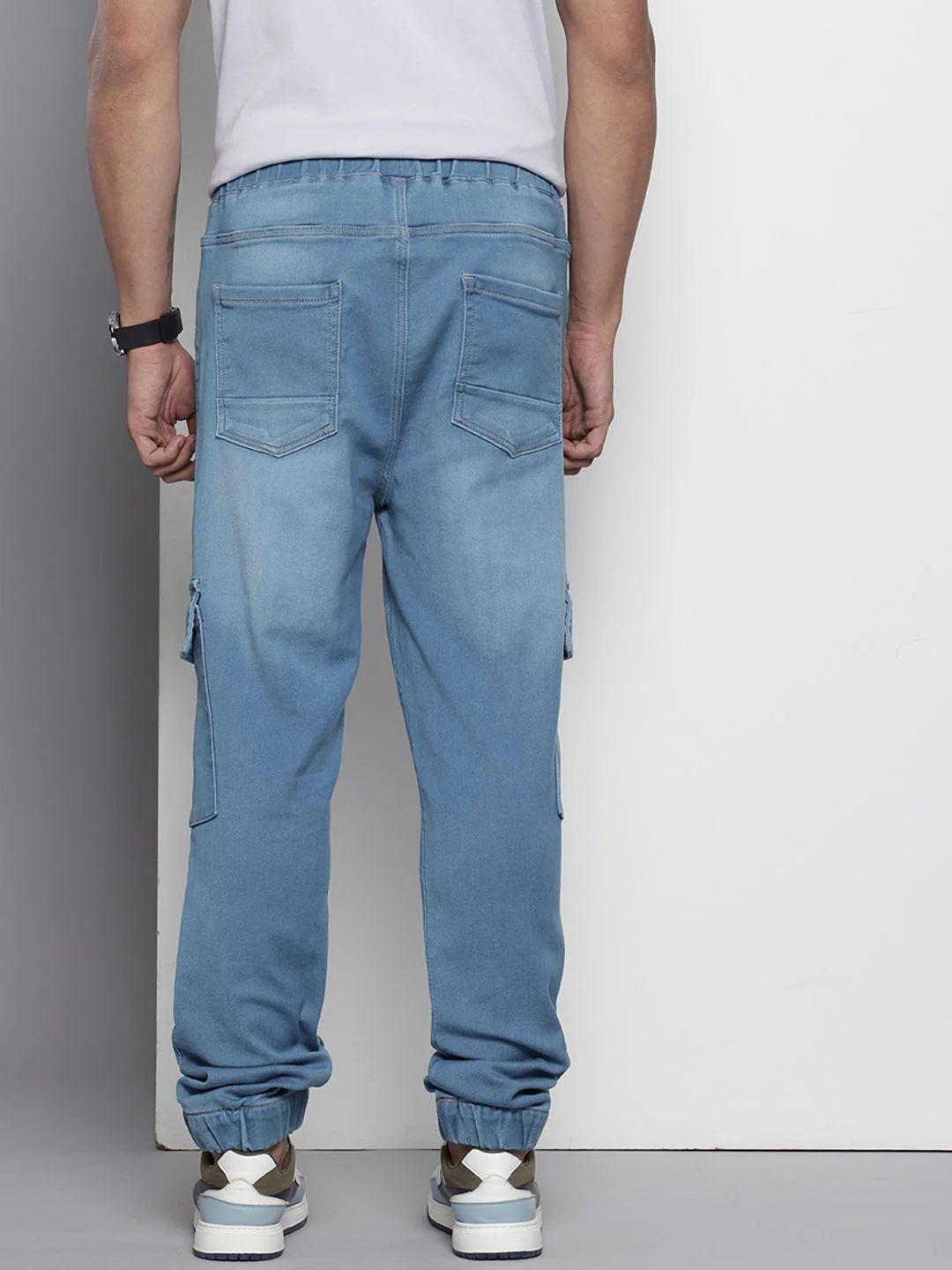 The Indian Garage Co Men Light Fade Stretchable Cargo Jeans - Image 3