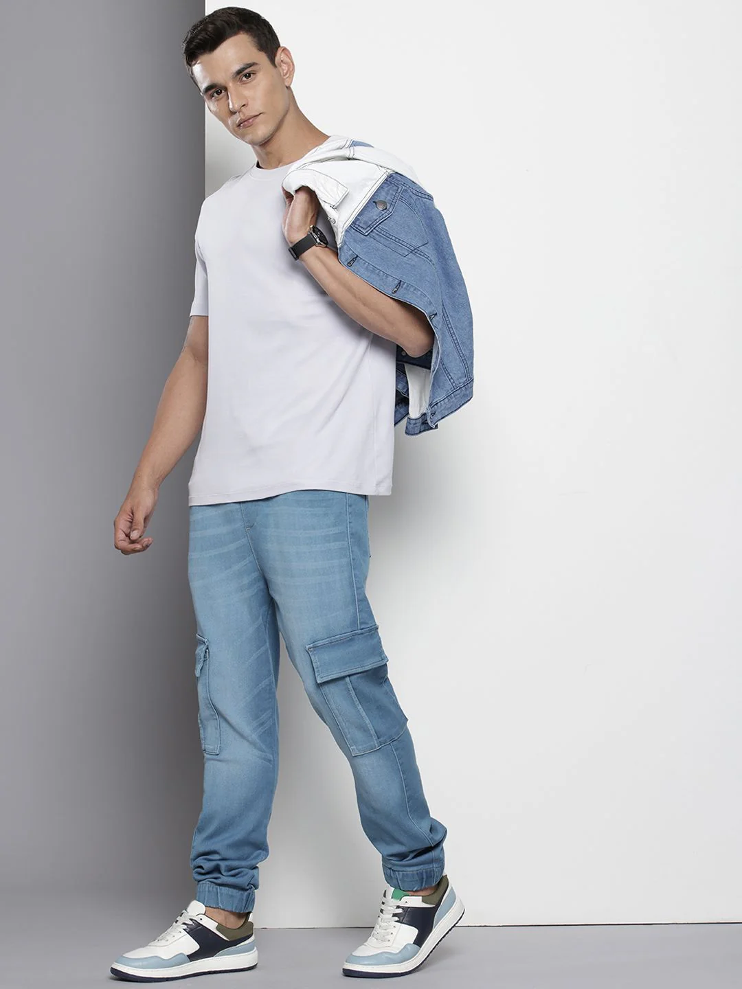 The Indian Garage Co Men Light Fade Stretchable Cargo Jeans - Image 5
