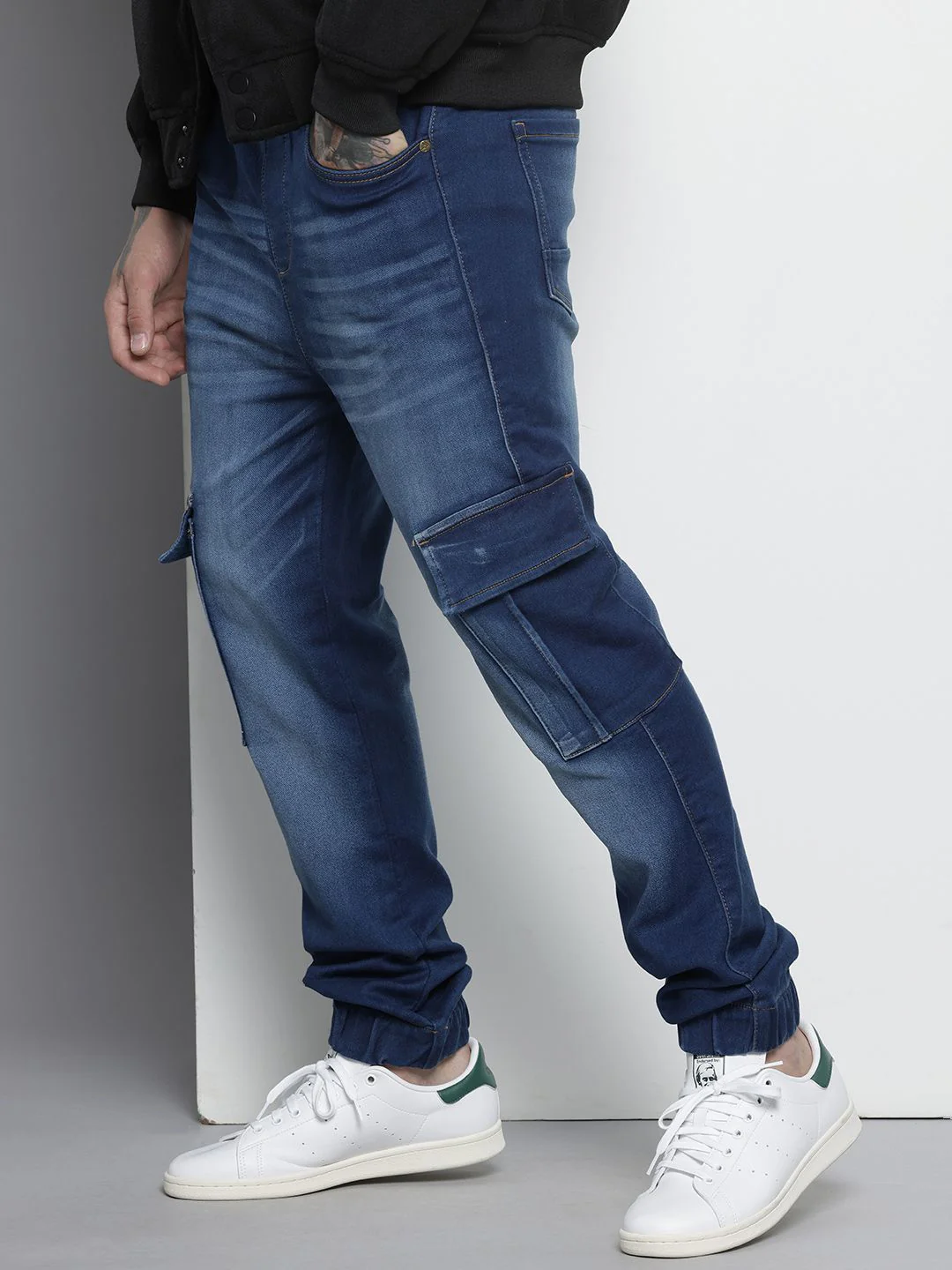 The Indian Garage Co Men Light Fade Stretchable Cargo Jeans - Image 2