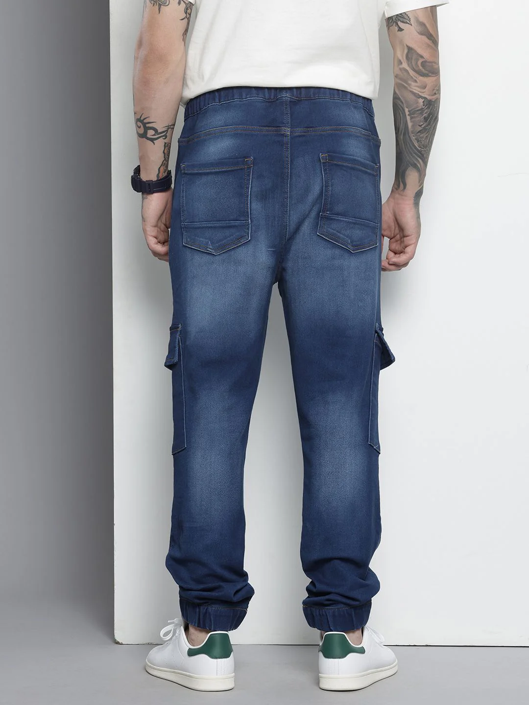 The Indian Garage Co Men Light Fade Stretchable Cargo Jeans - Image 3
