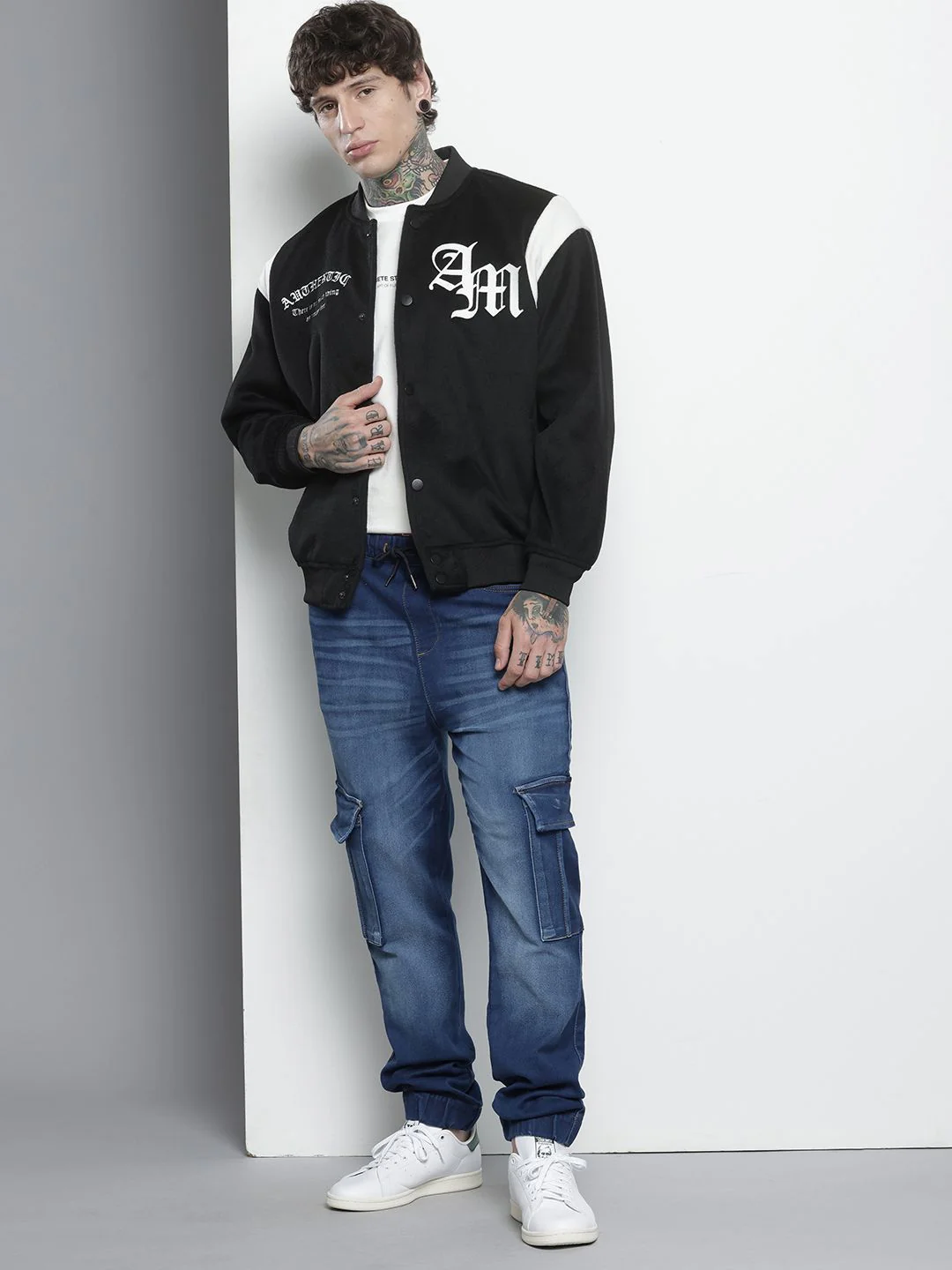 The Indian Garage Co Men Light Fade Stretchable Cargo Jeans - Image 5