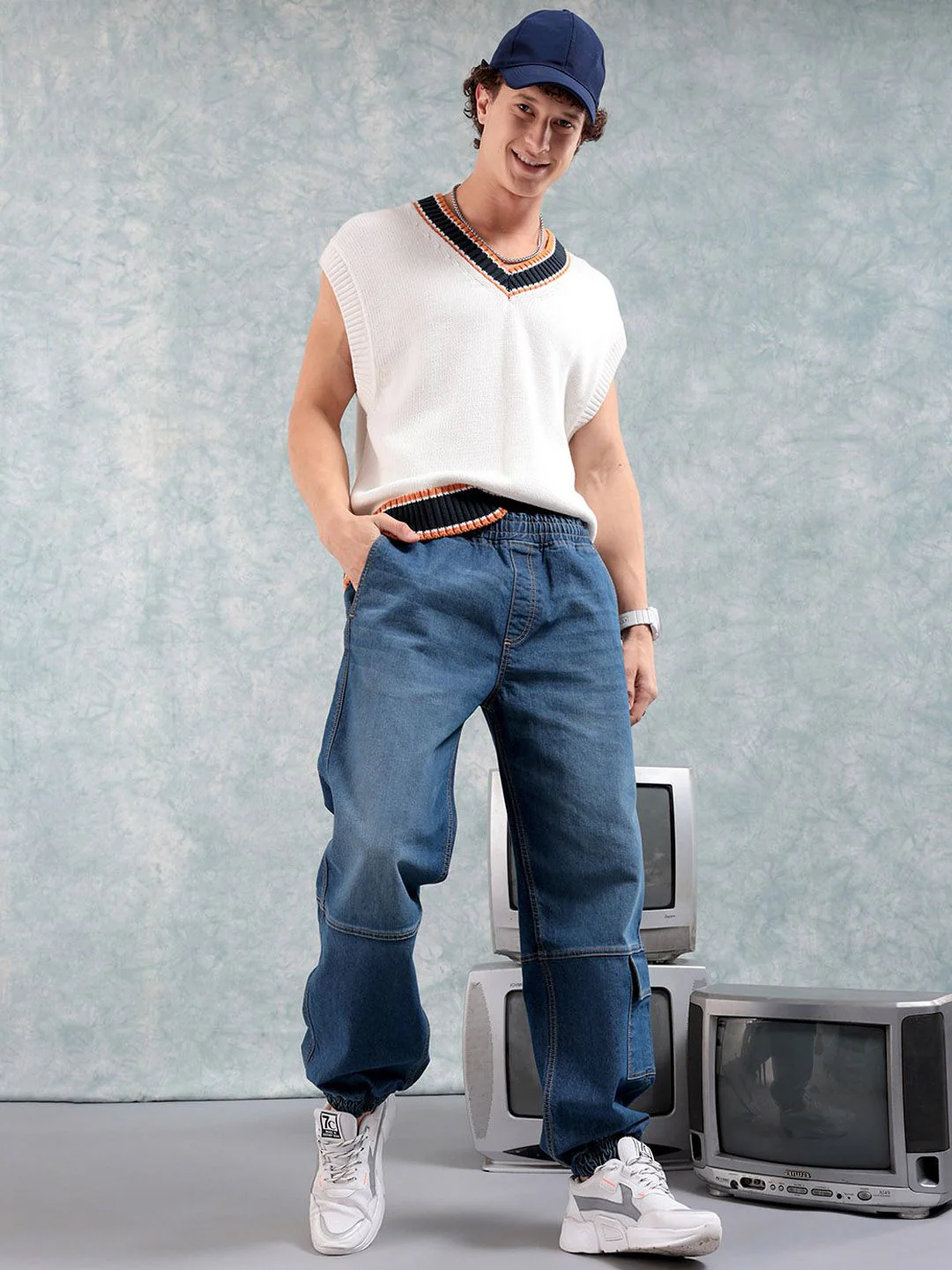 The Indian Garage Co Men Loose Fit Light Fade Cargo Jogger Jeans - Image 5