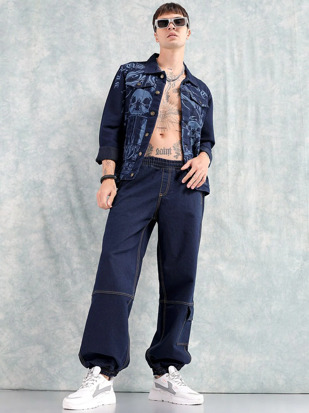 The Indian Garage Co Men Mid-Rise Loose Fit Contrast Stitch Stretchable Cargo Jogger Jeans - Image 5