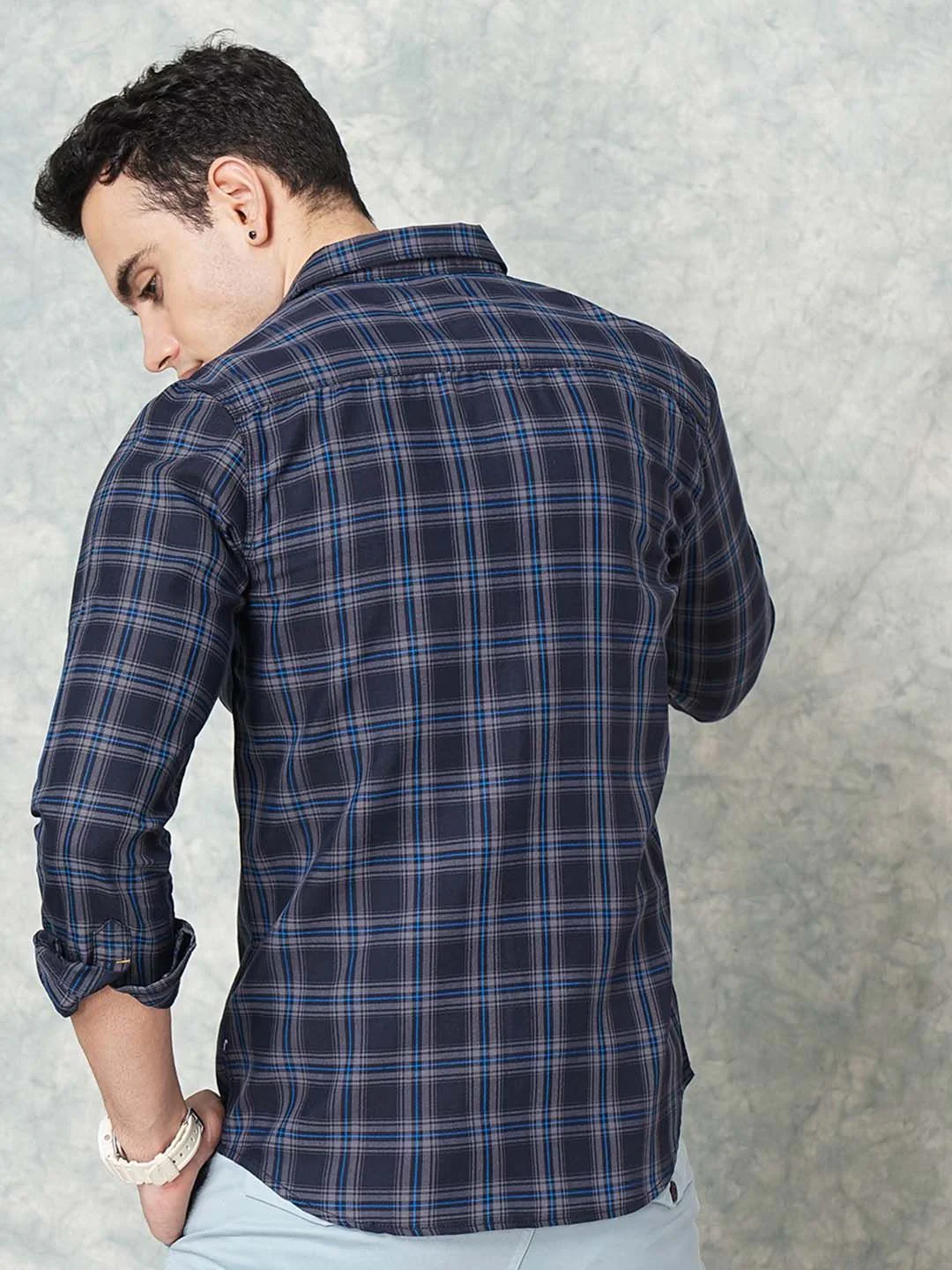 The Indian Garage Co Men Navy Blue Slim Fit Tartan Checks Casual Shirt - Image 4