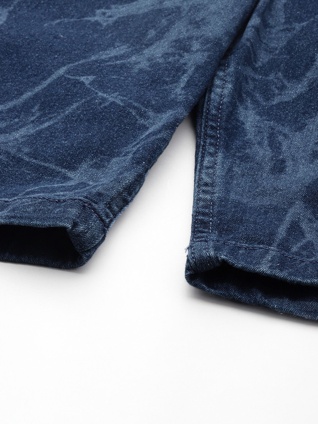 The Indian Garage Co Men Printed Denim Shorts - Image 7