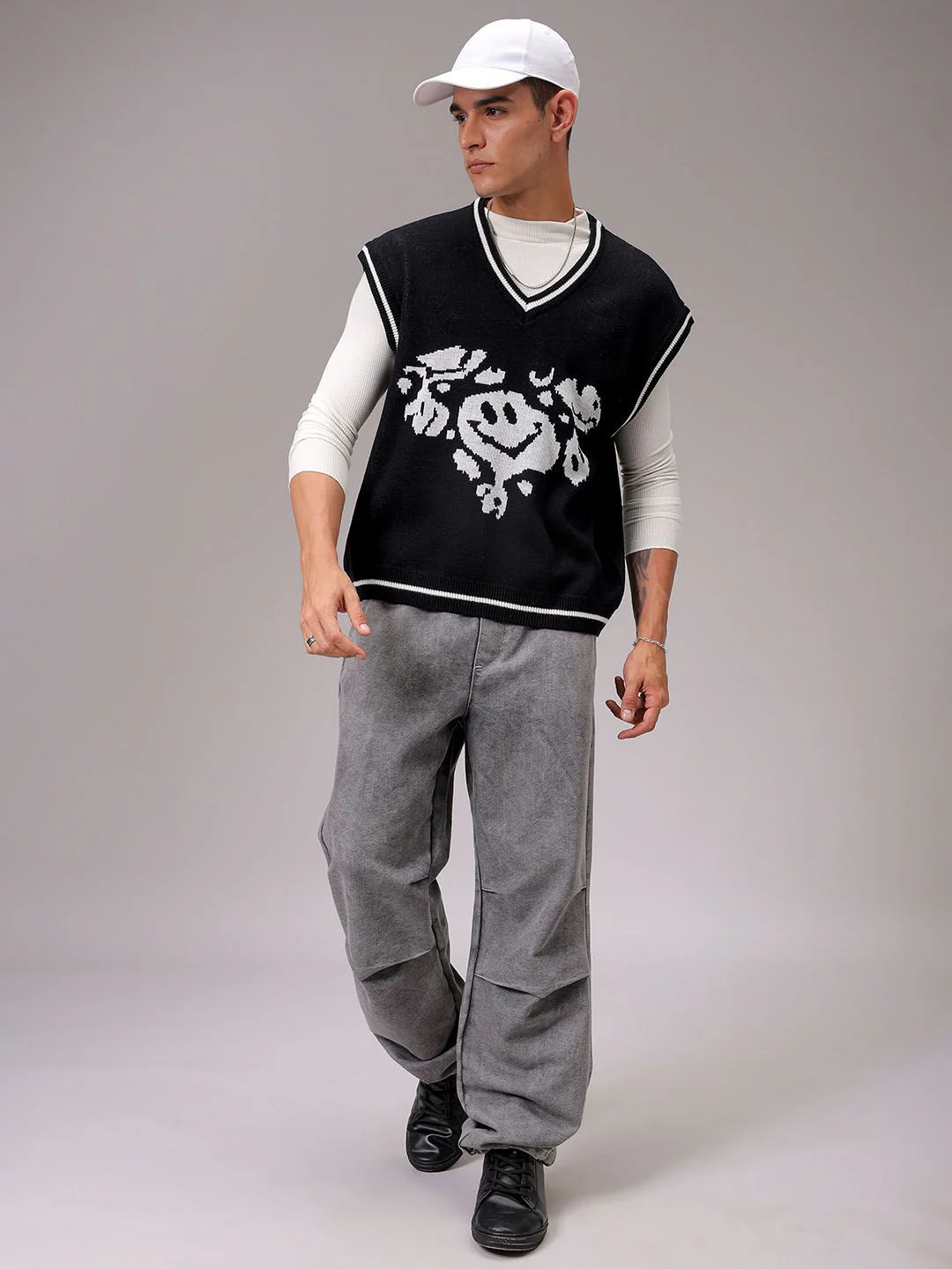 The Indian Garage Co Men Printed V-Neck Pullover Sweater - Image 2