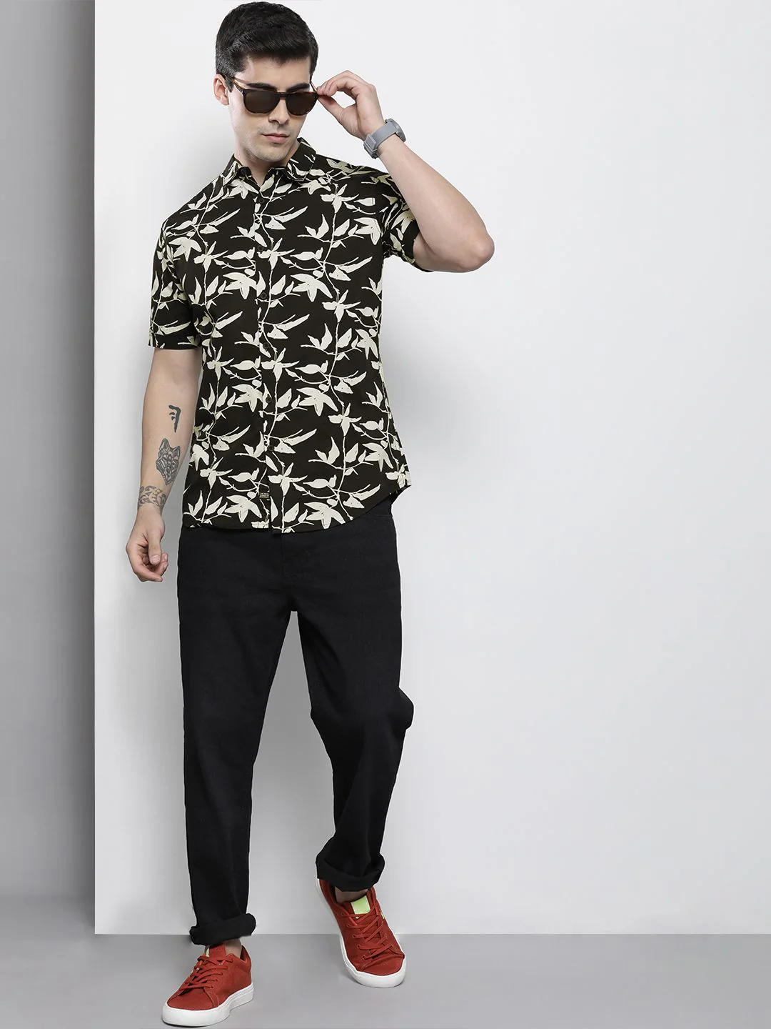 The Indian Garage Co Men Regular Fit Floral Printed Resortwear Shirt - Image 4