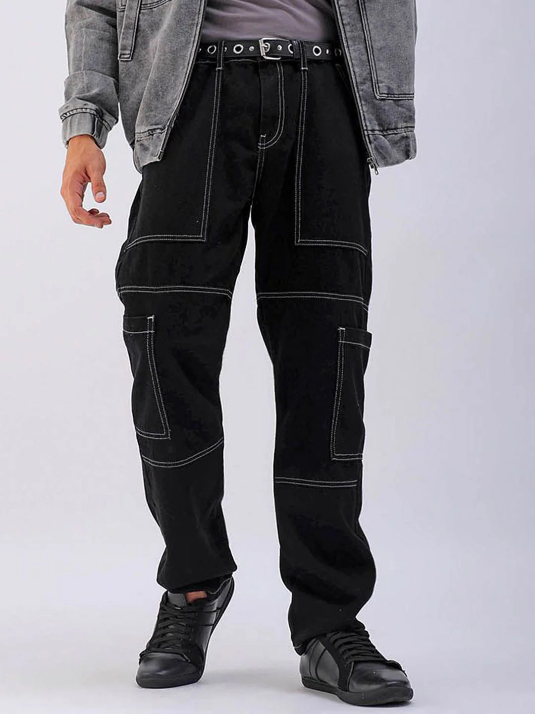 The Indian Garage Co Men Regular Tapered Fit Fit Mid-Rise Cargo Jeans