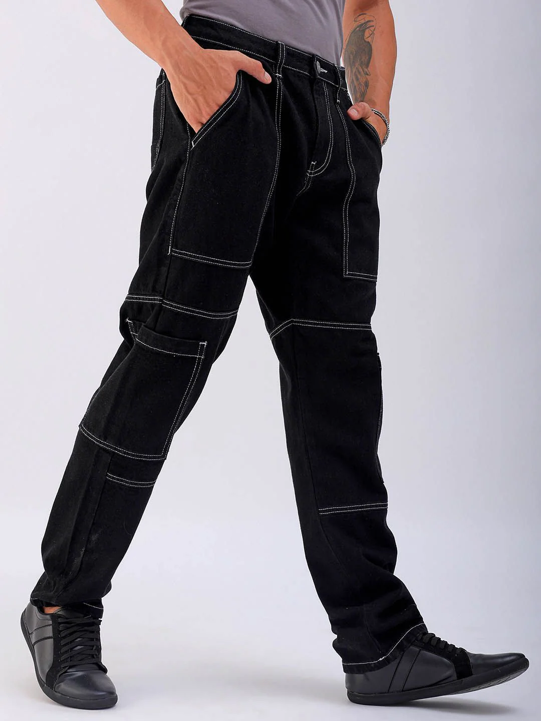 The Indian Garage Co Men Regular Tapered Fit Fit Mid-Rise Cargo Jeans - Image 2