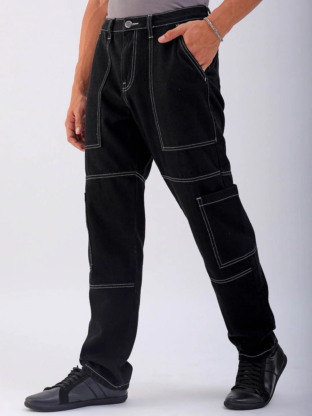 The Indian Garage Co Men Regular Tapered Fit Fit Mid-Rise Cargo Jeans - Image 3