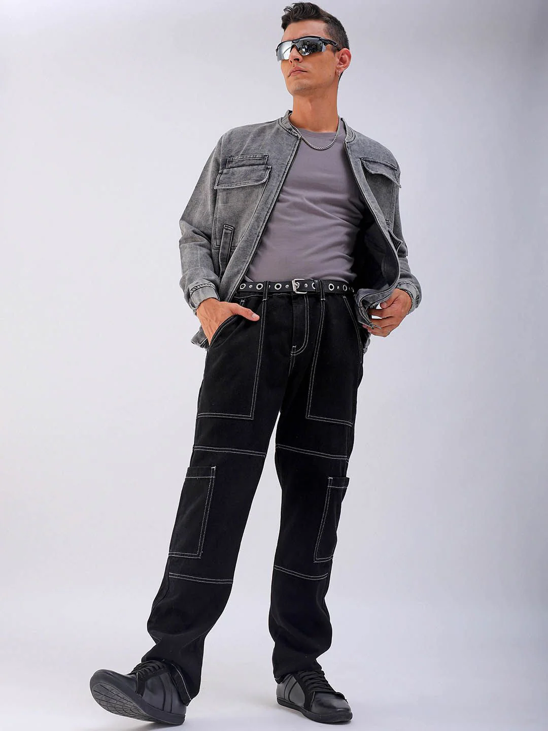 The Indian Garage Co Men Regular Tapered Fit Fit Mid-Rise Cargo Jeans - Image 5