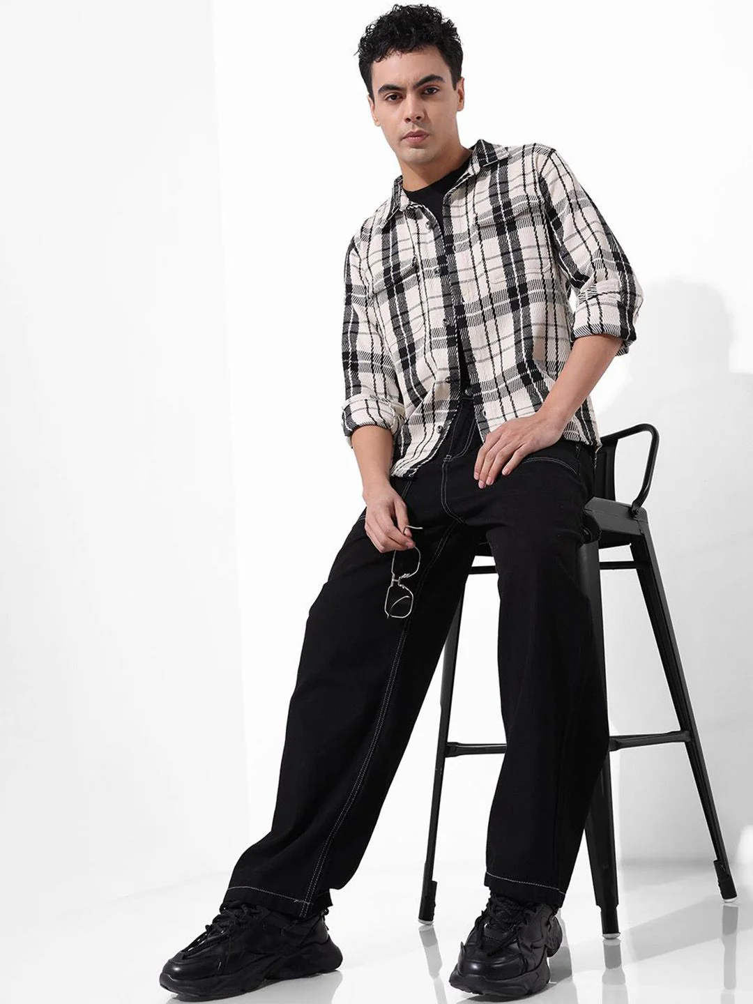 The Indian Garage Co Men Relaxed Fit Mid-Rise Cotton Jeans - Image 4