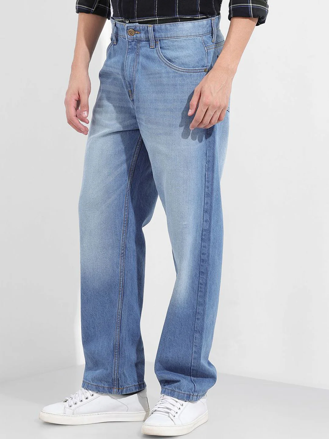 The Indian Garage Co Men Relaxed Fit Mid-Rise Low Distress Heavy Fade Jeans - Image 3