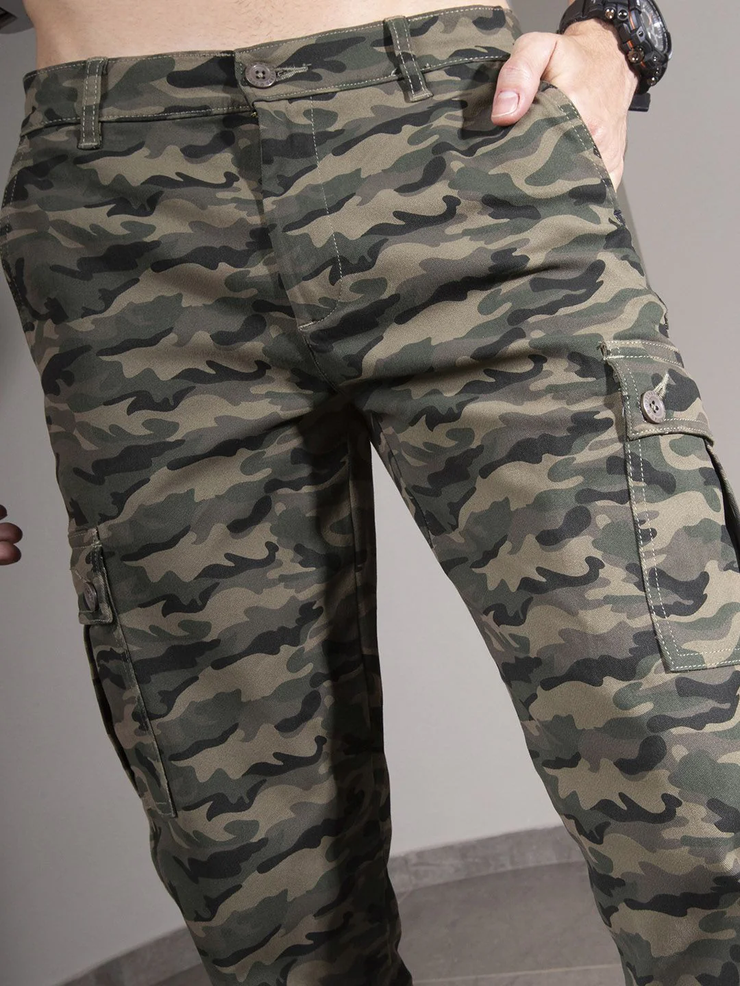 The Indian Garage Co Men Slim Fit Camouflage Printed Cargos Joggers - Image 4