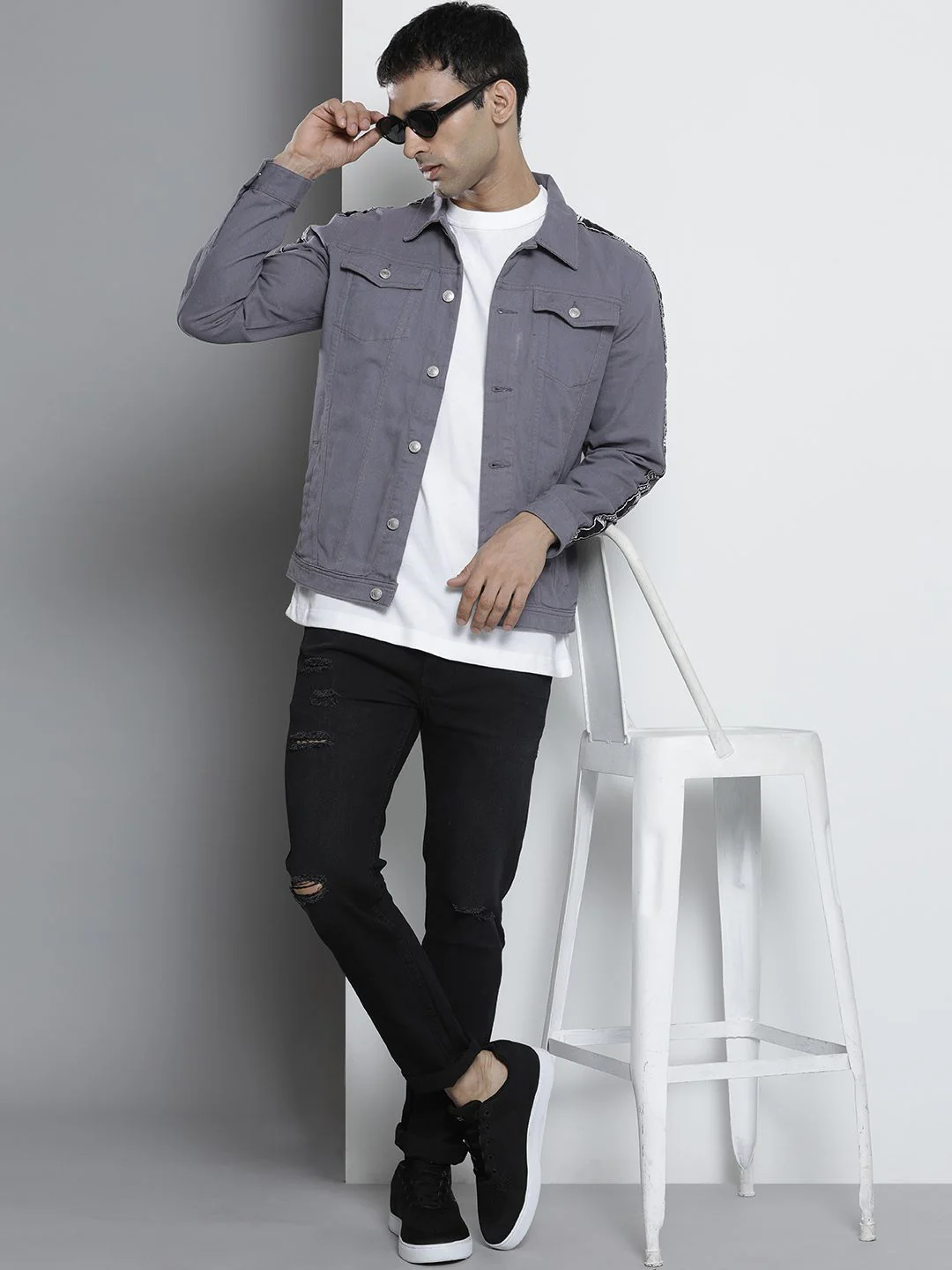 The Indian Garage Co Men Slim Fit Denim Trucker Jacket with Double Flap Pockets - Image 4