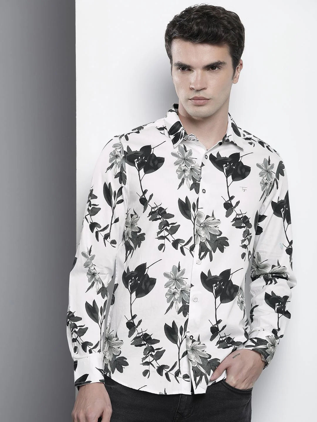 The Indian Garage Co Men Slim Fit Floral Opaque Printed Shirt - Image 5