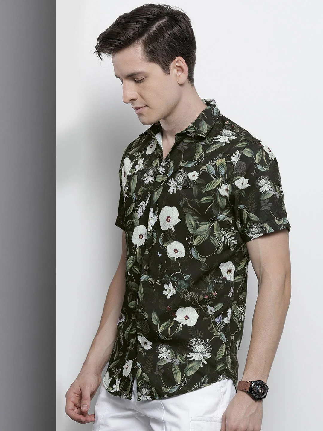 The Indian Garage Co Men Slim Fit Floral Printed Resortwear Shirt - Image 3
