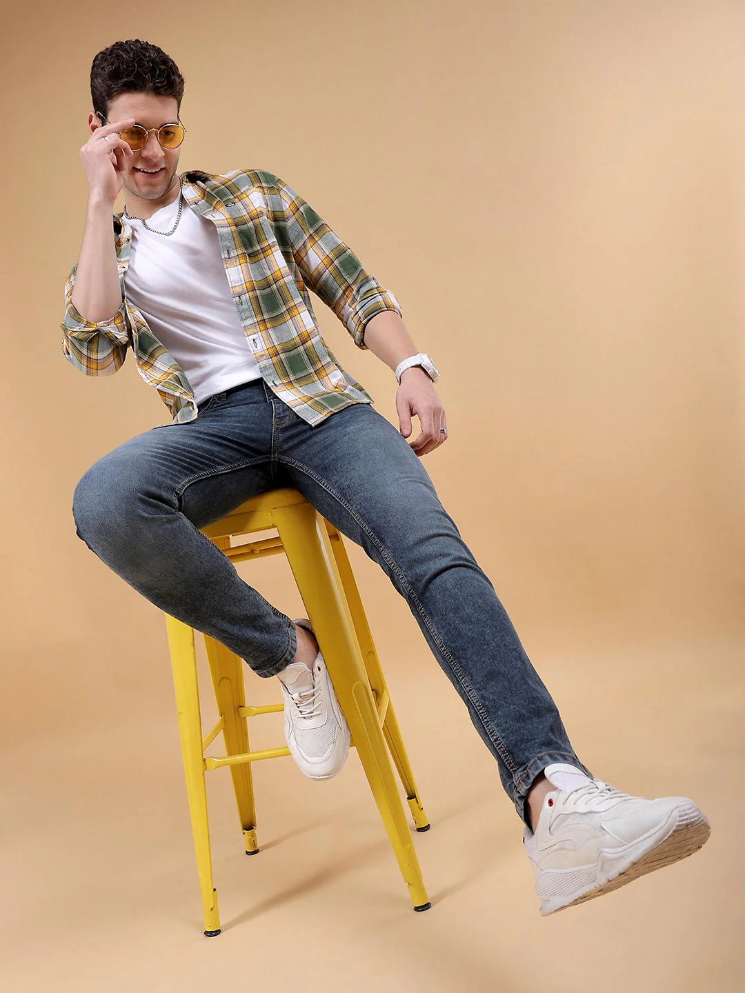 The Indian Garage Co Men Slim Fit Light Fade Stretchable Jeans - Image 3