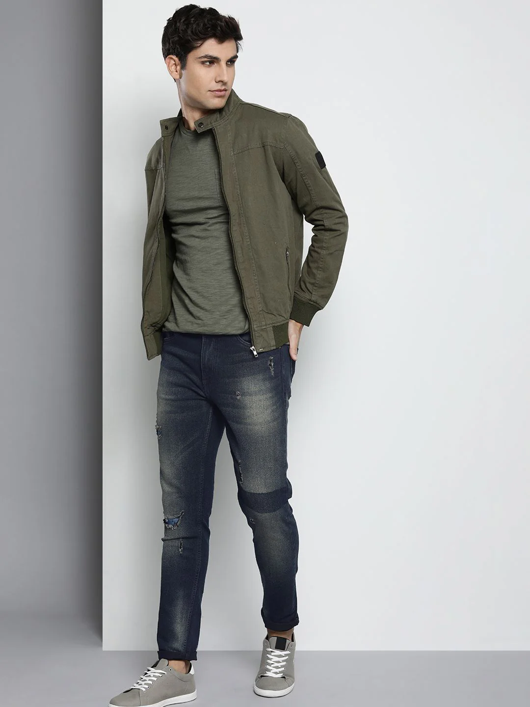 The Indian Garage Co Men Slim Fit Low Distress Light Fade Stretchable Jeans - Image 4