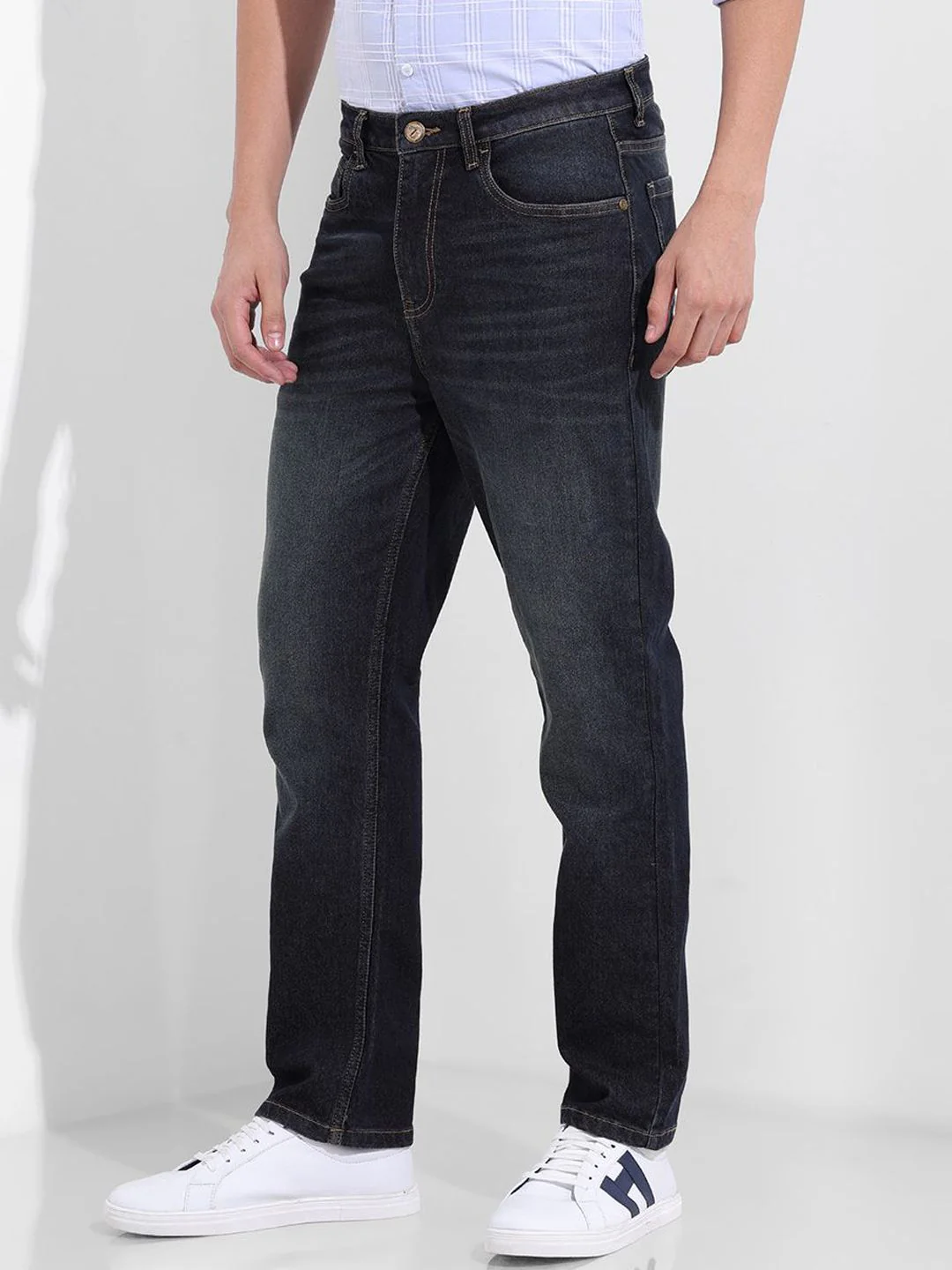 The Indian Garage Co Men Slim Fit Mid-Rise Heavy Fade Jeans - Image 3