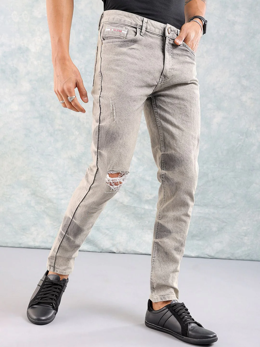 The Indian Garage Co Men Slim Fit Mildly Distressed Heavy Fade Jeans - Image 5