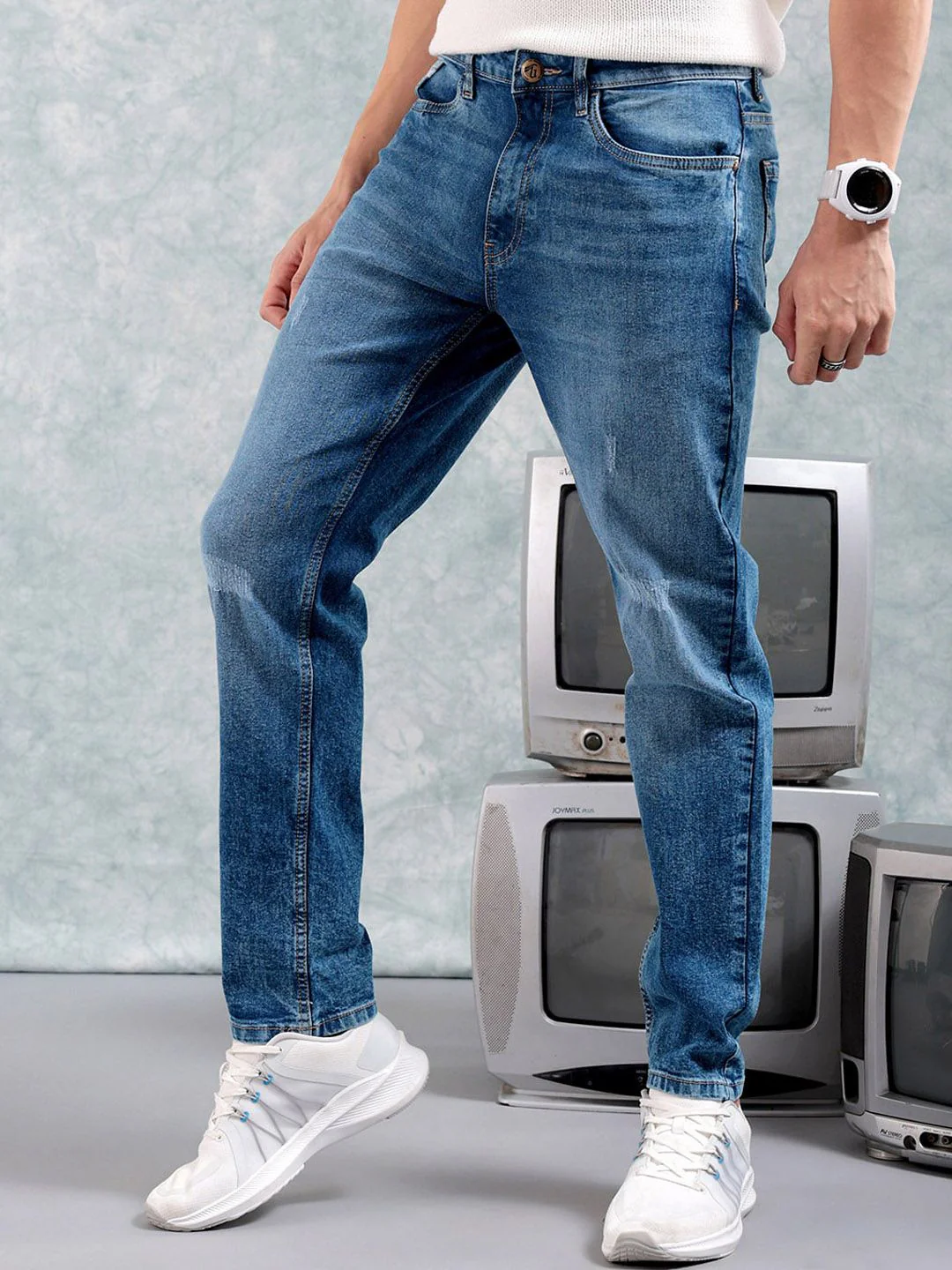 The Indian Garage Co Men Slim Fit Mildly Distressed Light Fade Jeans - Image 2